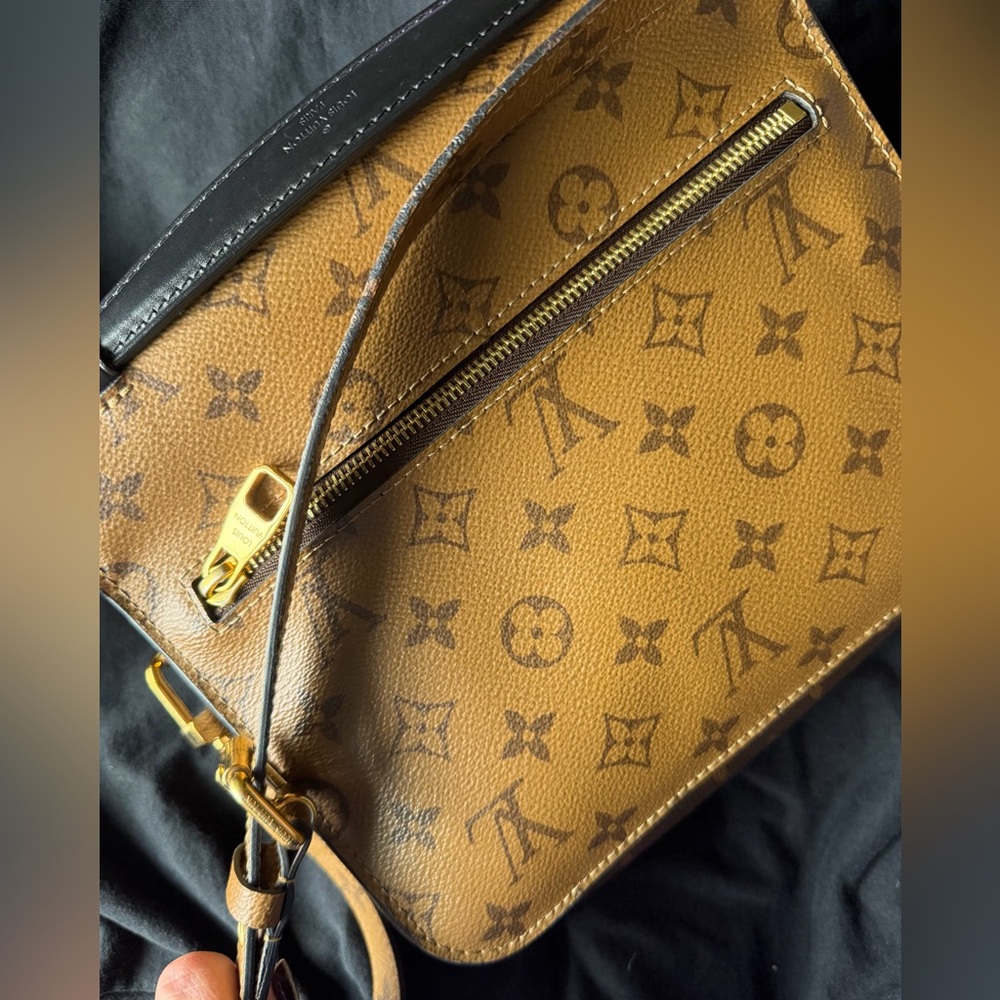 Louis Vuitton Pochette Metis reverse Monogram Crossbody Bag - Picture 14 of 16